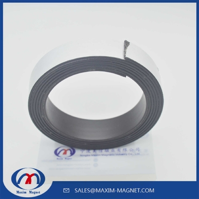 China Flexible Magnets Rubber magnets with adhesive in rolls supplier